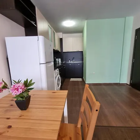 Sunny In Great Location And Close To Varna's Center Apartment Warna