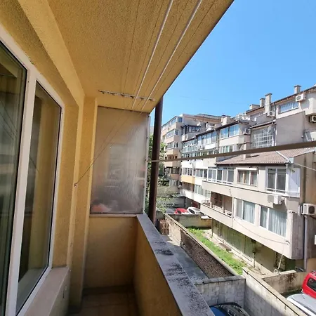 Sunny In Great Location And Close To Varna's Center Apartament *